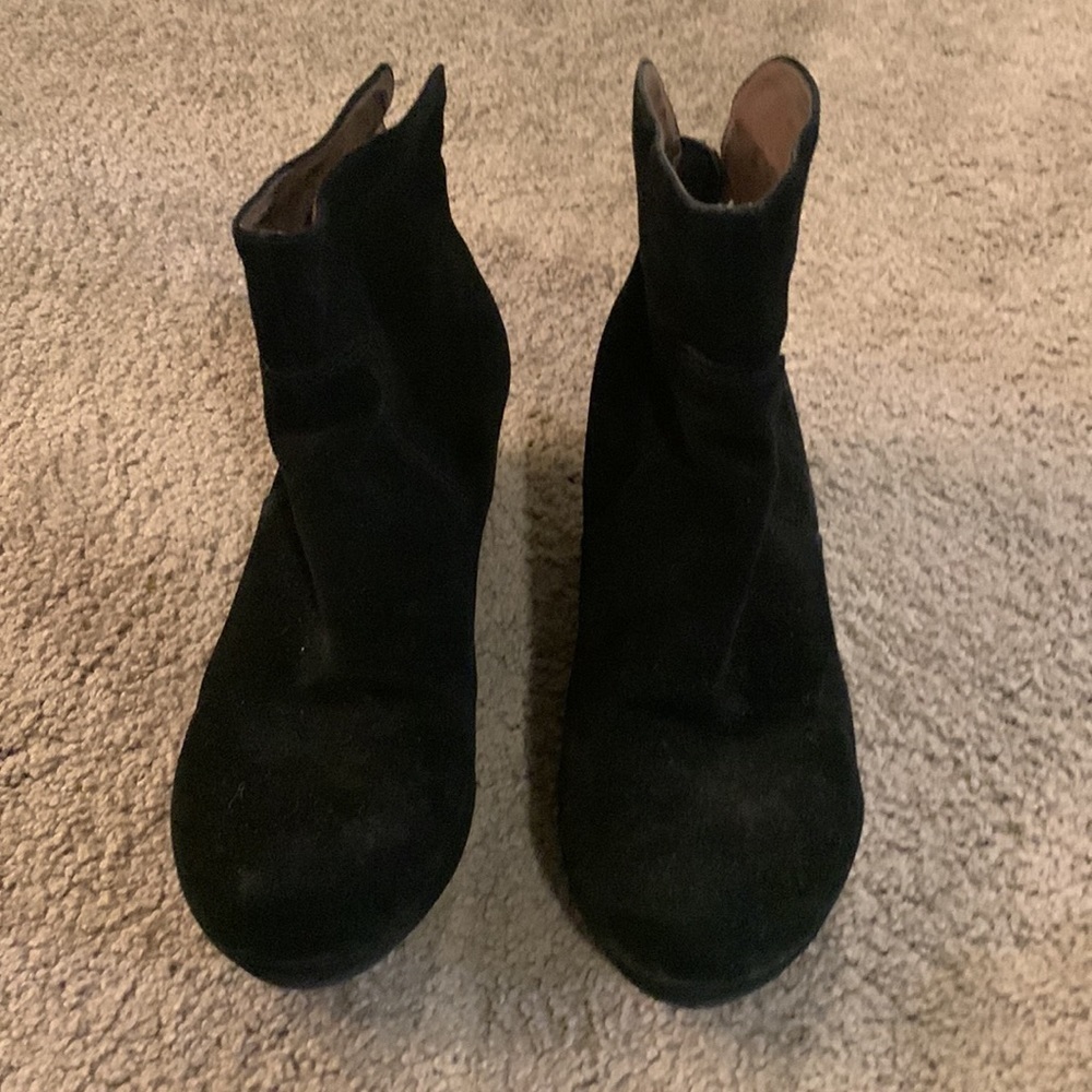 Chocolat Blu Yarden in black suede. Sz 71/2. Like new!